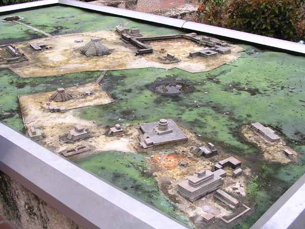 Modell-Anlage der Tempel und Pyramiden von Chich�n Itz�